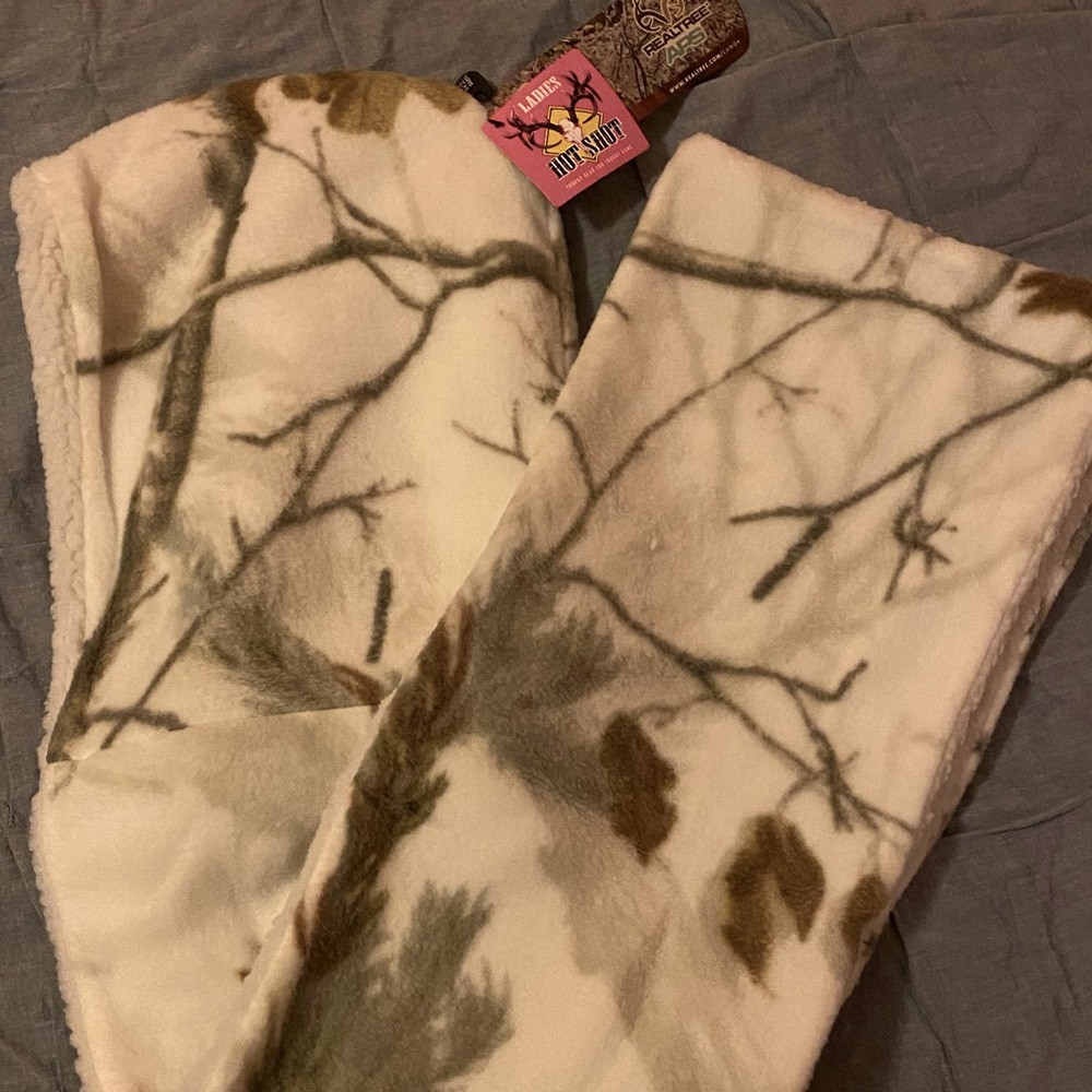 Real Tree AP Snow Camo Hooded Scarf and Gloves.